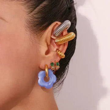 Arete Flor azul claro